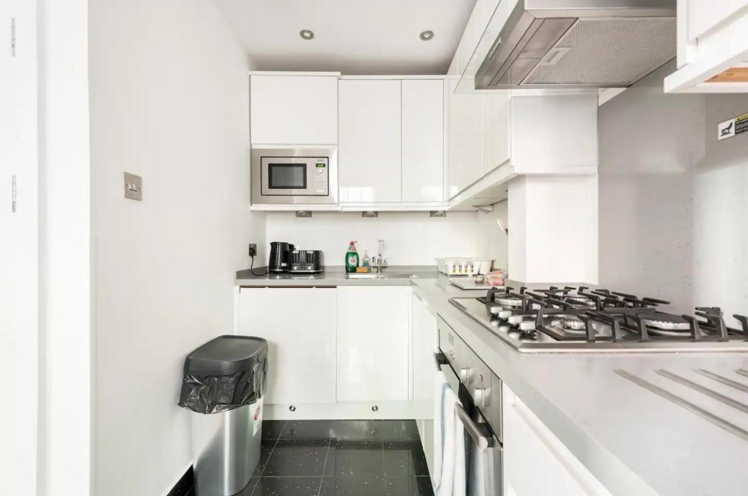 Lovely One Bedroom In The Heart Of Appartamento