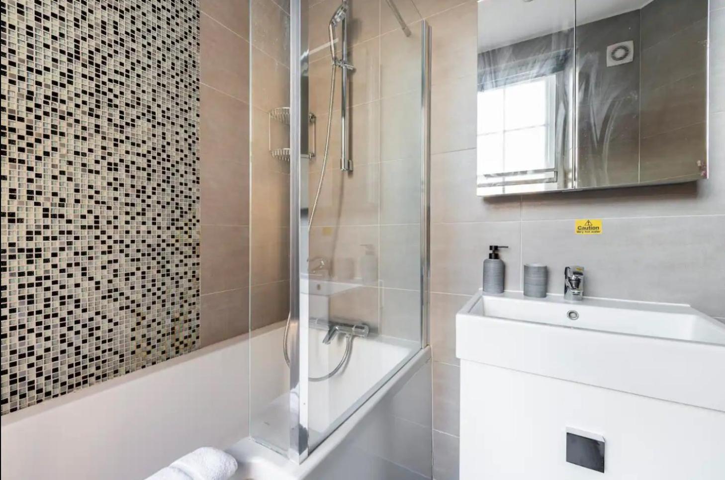 Lovely One Bedroom In The Heart Of * Londra