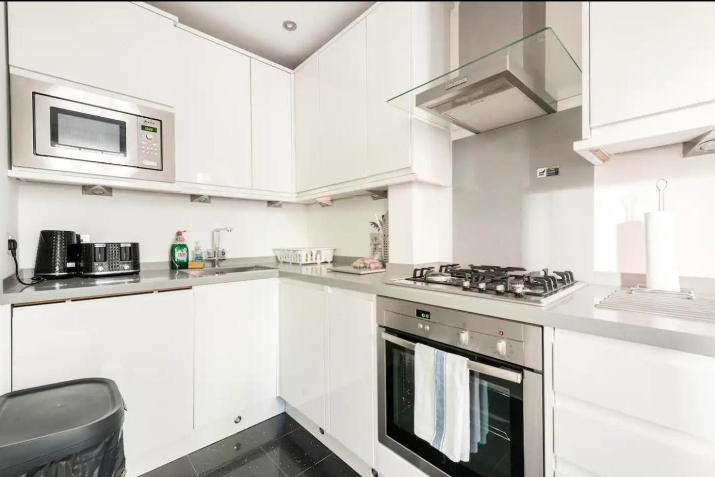 Lovely One Bedroom In The Heart Of Appartamento